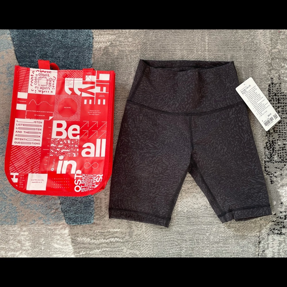 (SOLD) Lululemon Wunder train short 8”